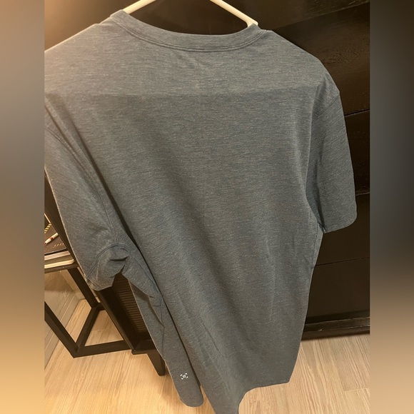 Lululemon workout tee - Picture 2 of 4